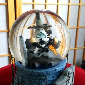 Nightmare Before Christmas wind up snow globe